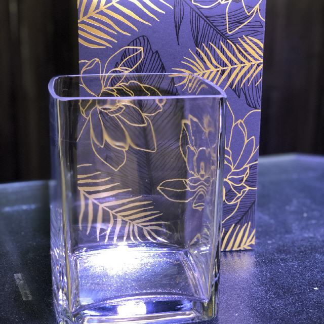 Glasvase eckig = 13,95 EUR